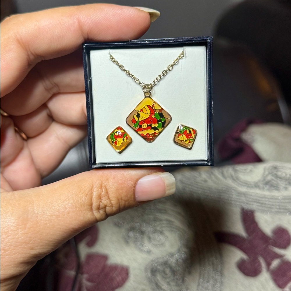 ‘70’s Antique Santa Chain with Pendant and Matching Earrings Set - Picture 4 of 13